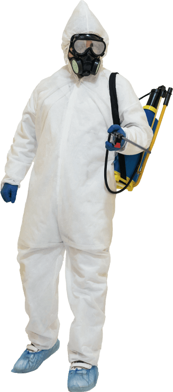 disinfestatore con tuta bianca occhiali e attrezzatura professionale per la disinfestazione