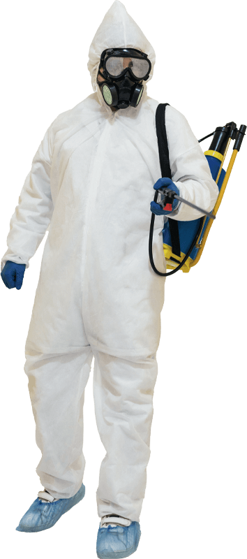 disinfestatore con tuta bianca occhiali e attrezzatura professionale per la disinfestazione